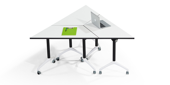 学校录播室课桌椅造型组合2