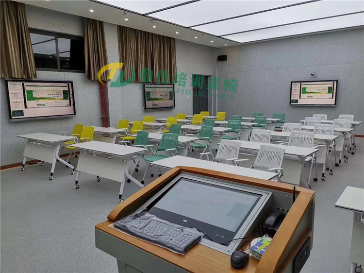精品互动录播教室桌椅案例